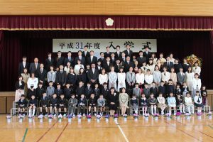 入学式 集合写真 津島市立西小学校